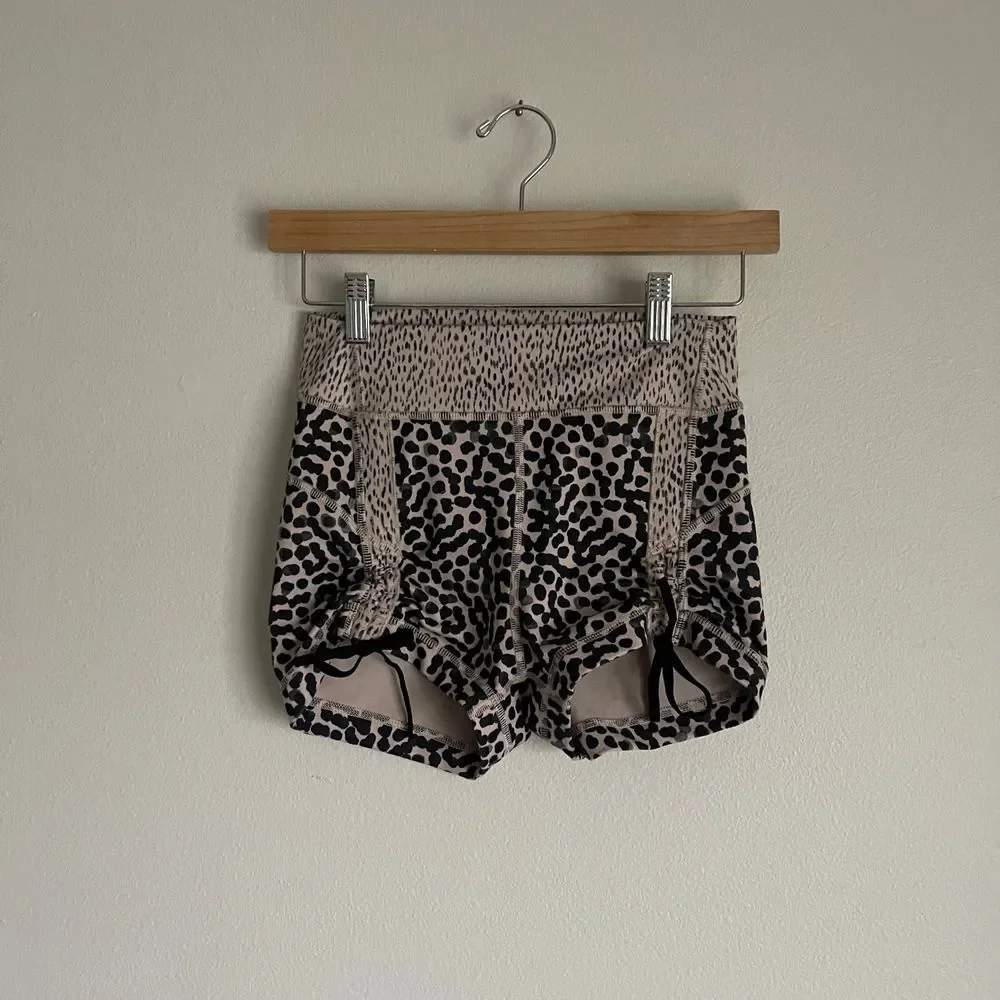 Lululemon Y2K‎ Liberty Leopard Print Women's Shorts - Picture 2 of 10